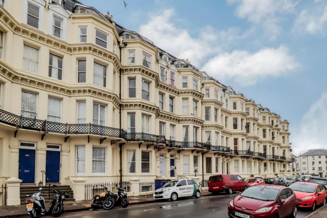 3 Queens Gardens Sea View Apartment Eastbourne Bagian luar foto