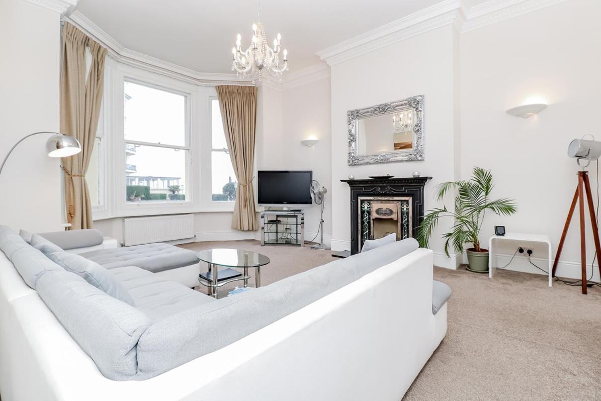 3 Queens Gardens Sea View Apartment Eastbourne Bagian luar foto