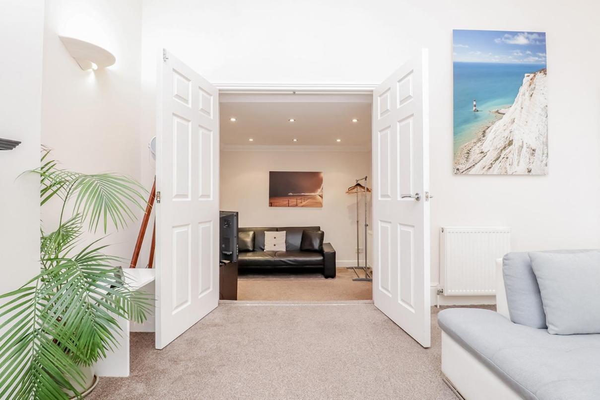 3 Queens Gardens Sea View Apartment Eastbourne Bagian luar foto