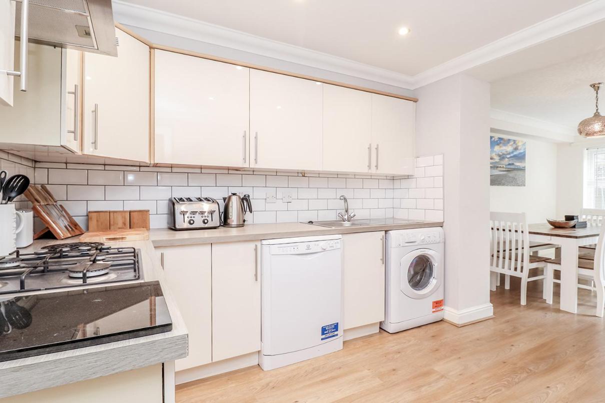 3 Queens Gardens Sea View Apartment Eastbourne Bagian luar foto