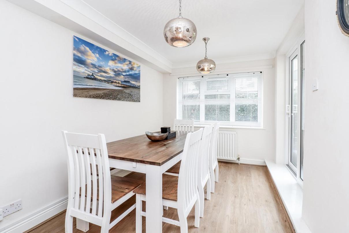 3 Queens Gardens Sea View Apartment Eastbourne Bagian luar foto