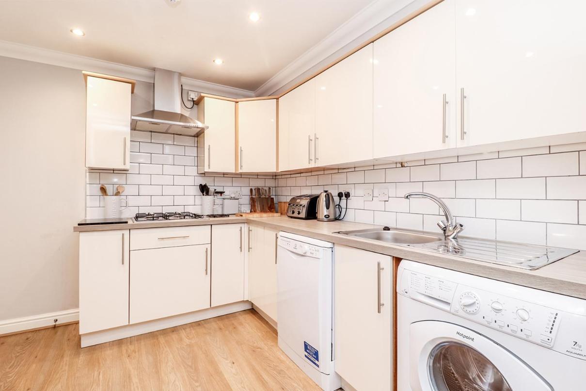 3 Queens Gardens Sea View Apartment Eastbourne Bagian luar foto