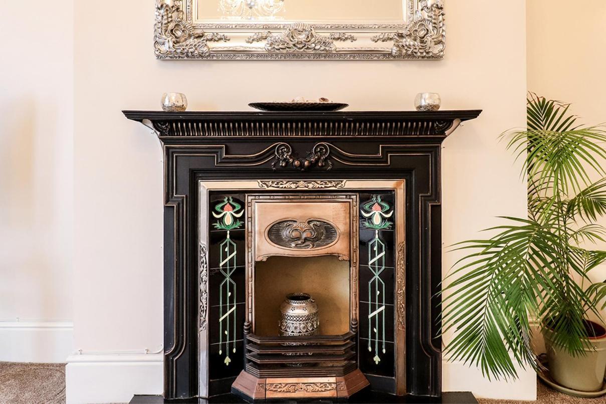 3 Queens Gardens Sea View Apartment Eastbourne Bagian luar foto